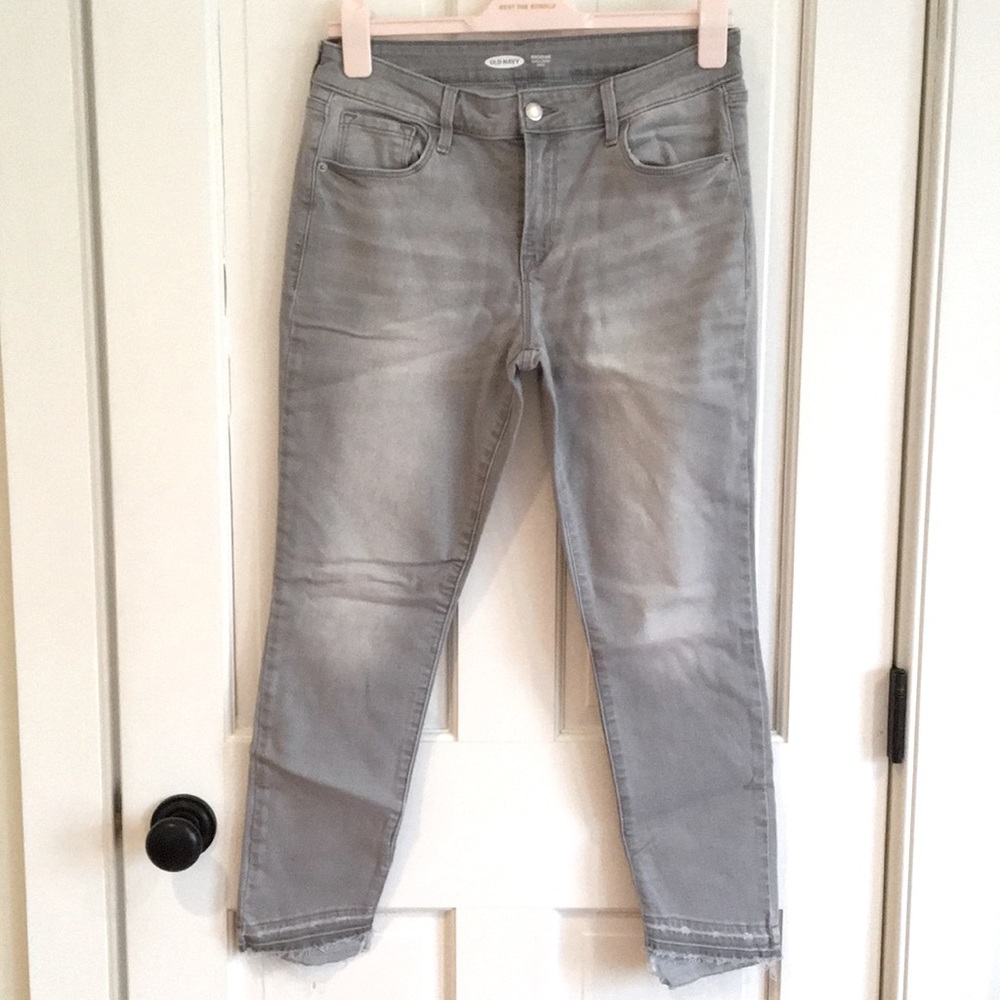 EUC gray skinny jeans with raw edge ankle hem